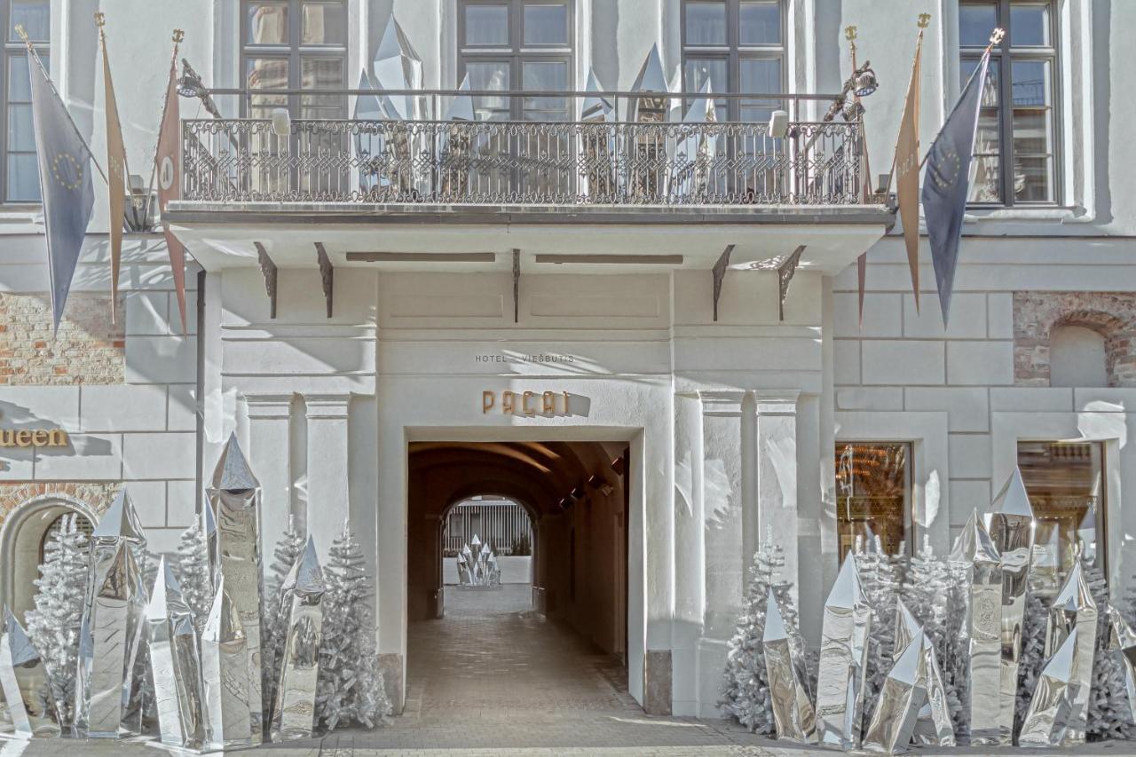 Hotel Pacai, Vilnius, A Member Of Design Hotels Exterior photo Entrance to the museum