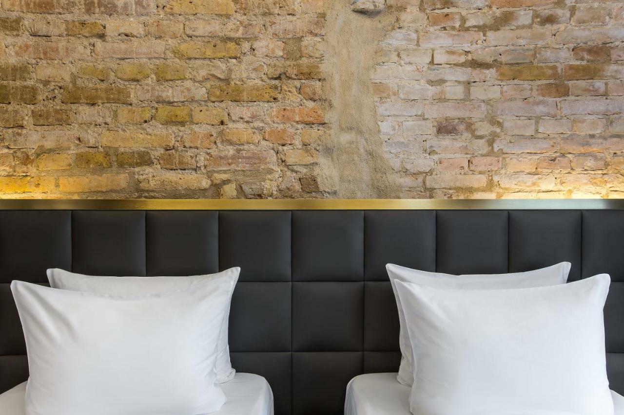 Hotel Pacai, Vilnius, A Member Of Design Hotels Exterior photo A bed with two pillows