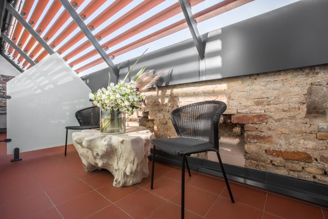 Hotel Pacai, Vilnius, A Member Of Design Hotels Exterior photo A balcony