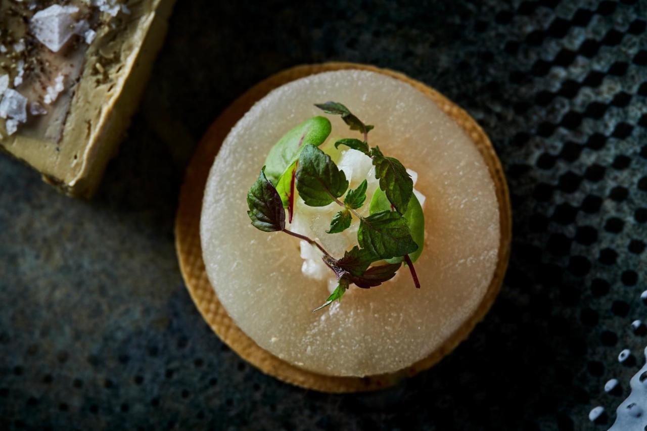 Hotel Pacai, Vilnius, A Member Of Design Hotels Exterior photo A cocktail garnished with a sprig of mint